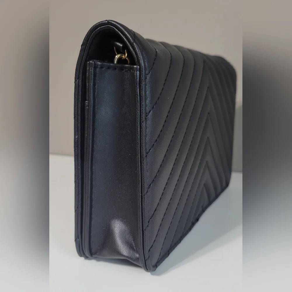 NWT Badgley Mischka Quilted Vegan Leather Crossbody Clutch - Picture 7 of 11